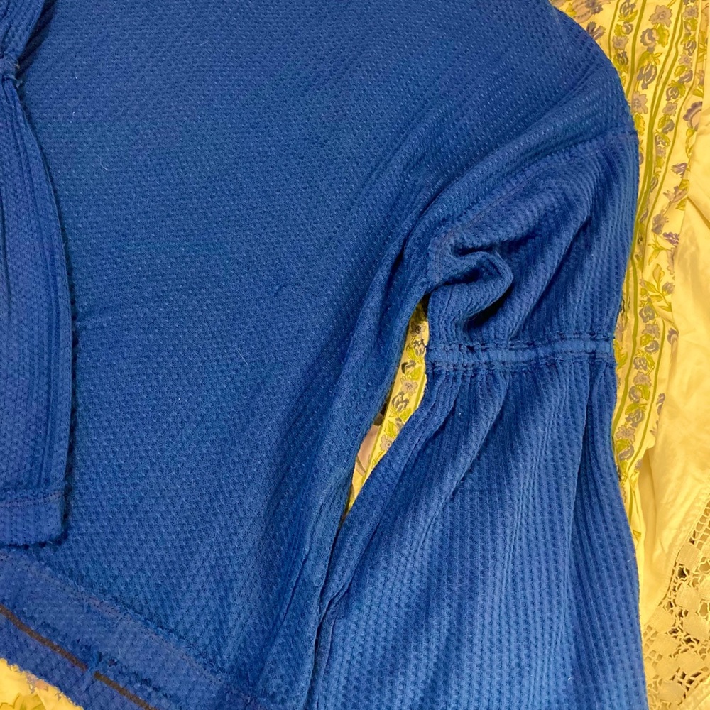 Free People waffle weave, bell sleeve, vibrant blue top - M - Picture 5 of 13